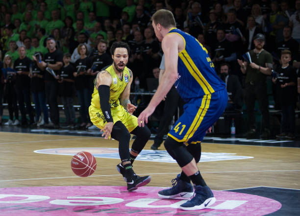 更是锦上添 更是锦上添